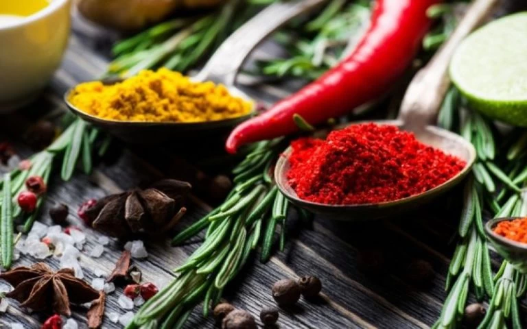 Αδυνάτισμα: 10 μπαχαρικά και βότανα που θα κάνουν ευκολότερη τη διαδικασία